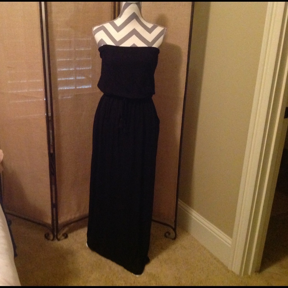 Adrienne Vittadini  Black bandeau knit dress